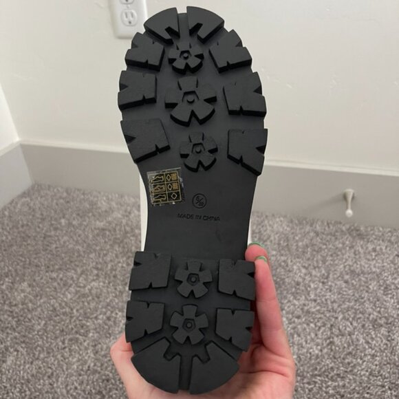 Nasty Gal Chunky White Platform Book - Picture 6 of 7